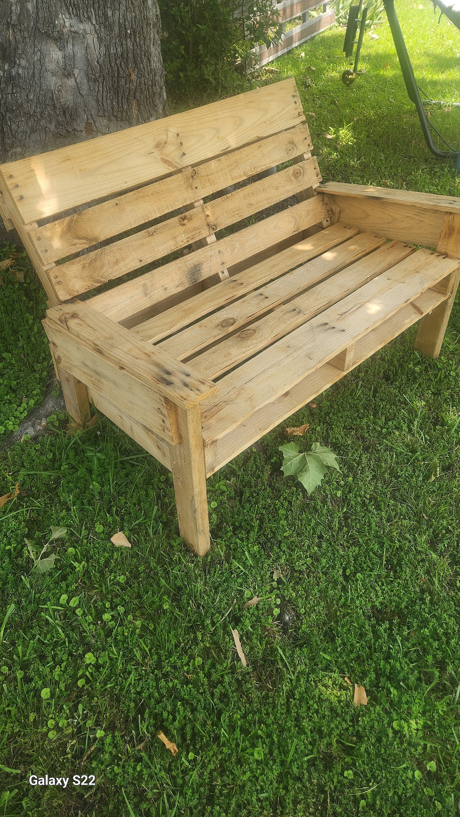 Handcrafted outdoor pallet wood love seat bench for patio seating